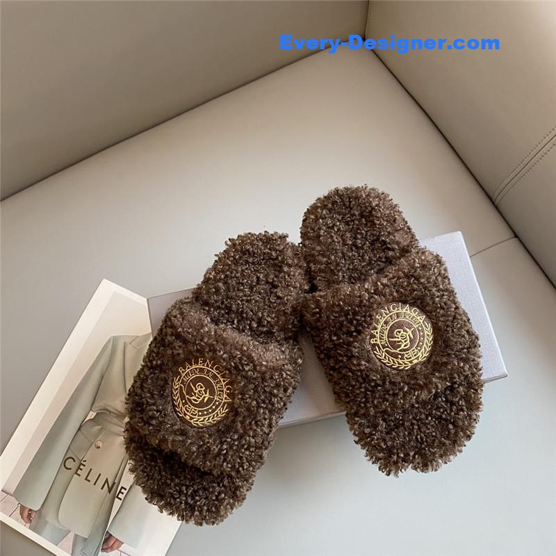 Ba1en*iaga autumn and winter new embroidered fur slippers