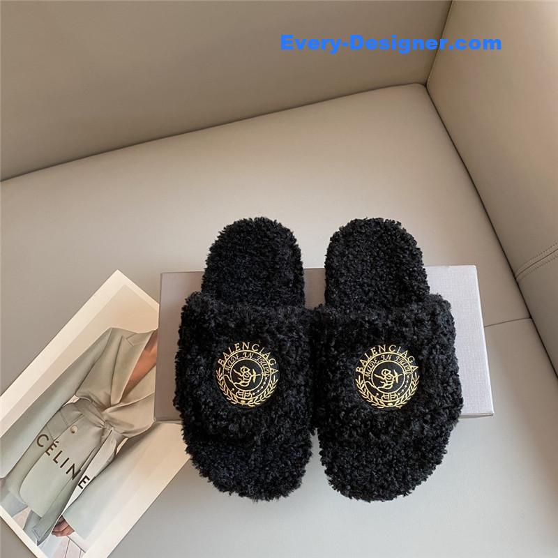 Ba1en*iaga autumn and winter new embroidered fur slippers