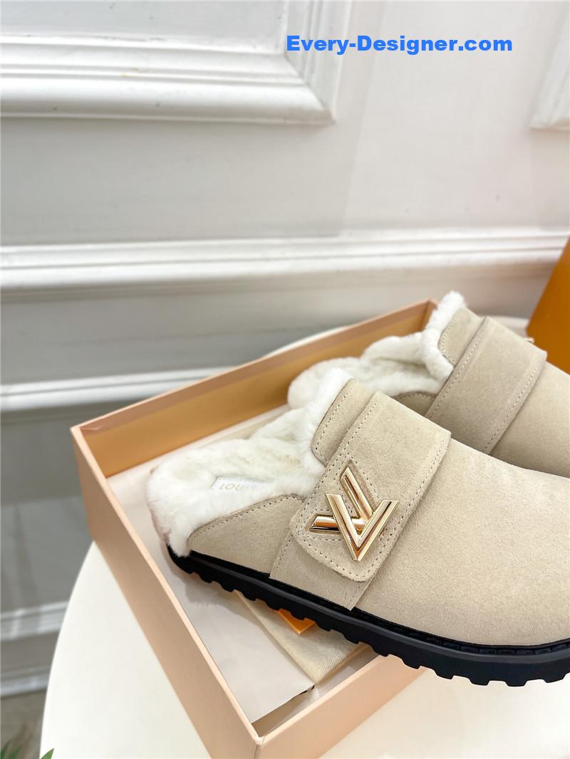 l0vis Vvtt0n lv bread mules wool slippers