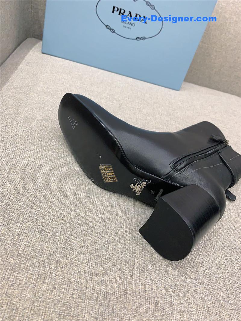Pra*a new triangle high heel boots