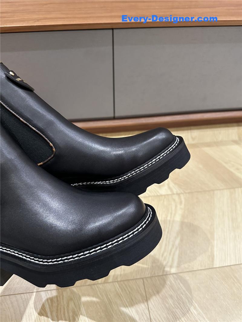l0vis Vvtt0n lv classic elastic and nude boots