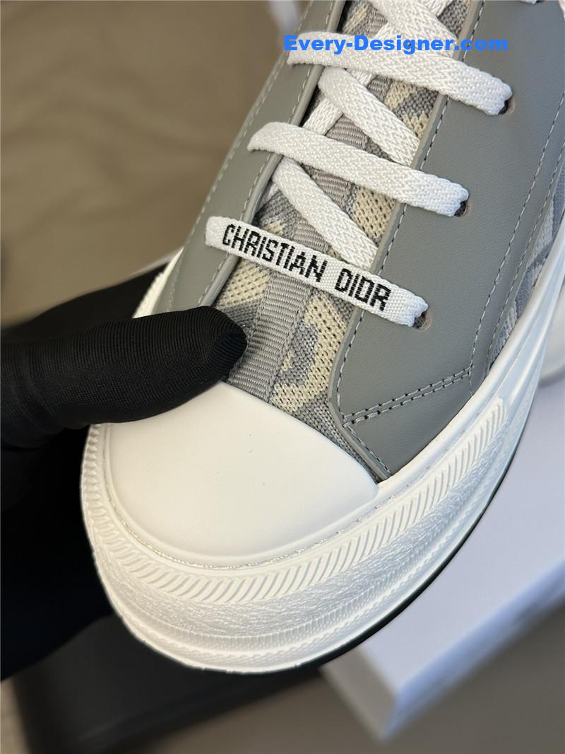 D10r classic flyknit sneakers