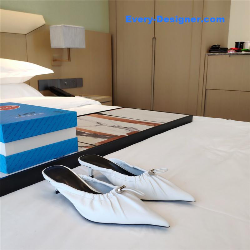 Ba1en*iaga’s new knife-heel kitten-heel elastic cuffed shoes