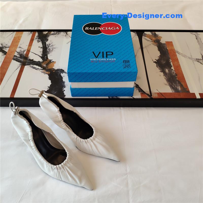 Ba1en*iaga’s new knife-heel kitten-heel elastic cuffed shoes