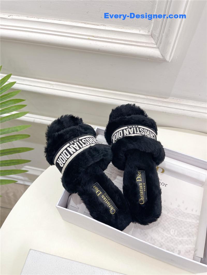 D10r classic embroidered wool slippers