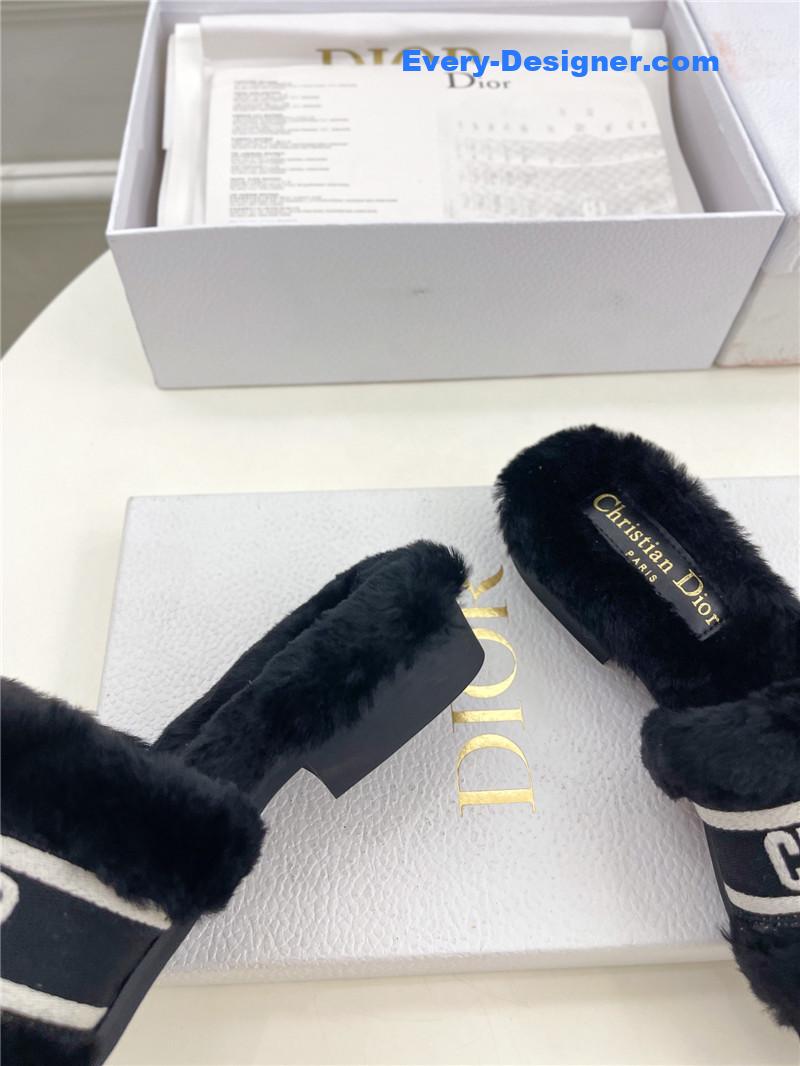 D10r classic embroidered wool slippers