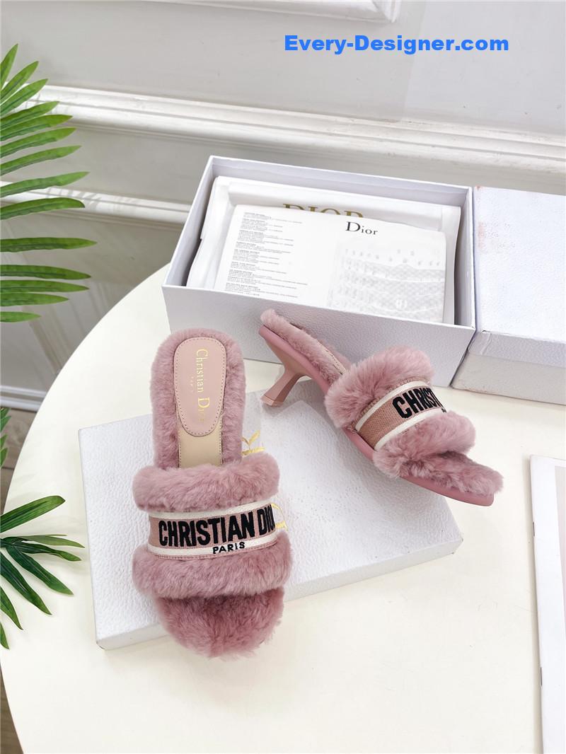 D10r classic embroidered wool slippers