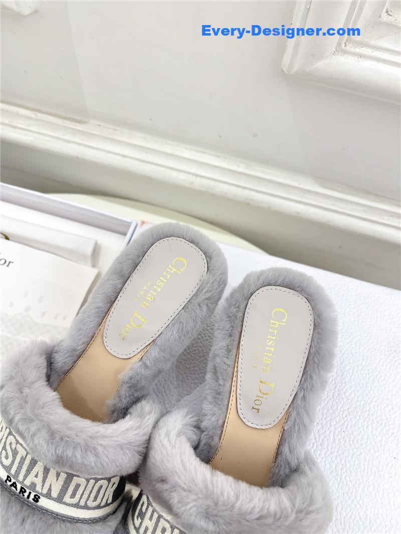 D10r classic embroidered wool slippers