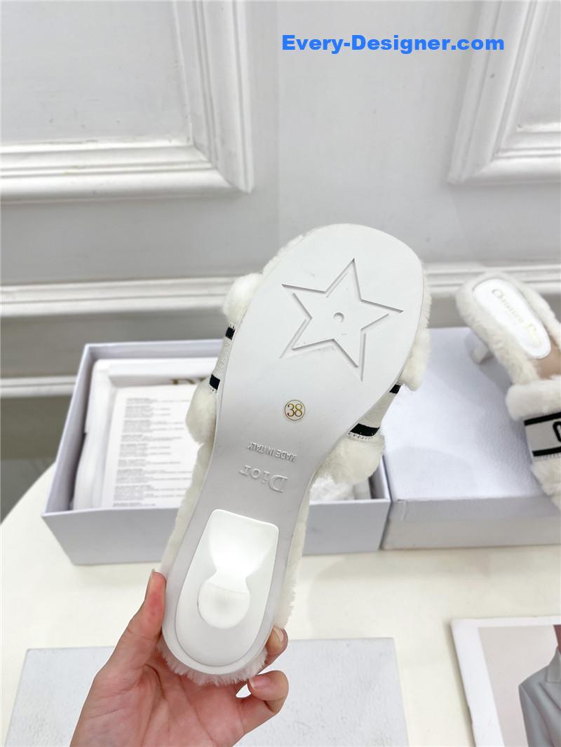 D10r classic embroidered wool slippers