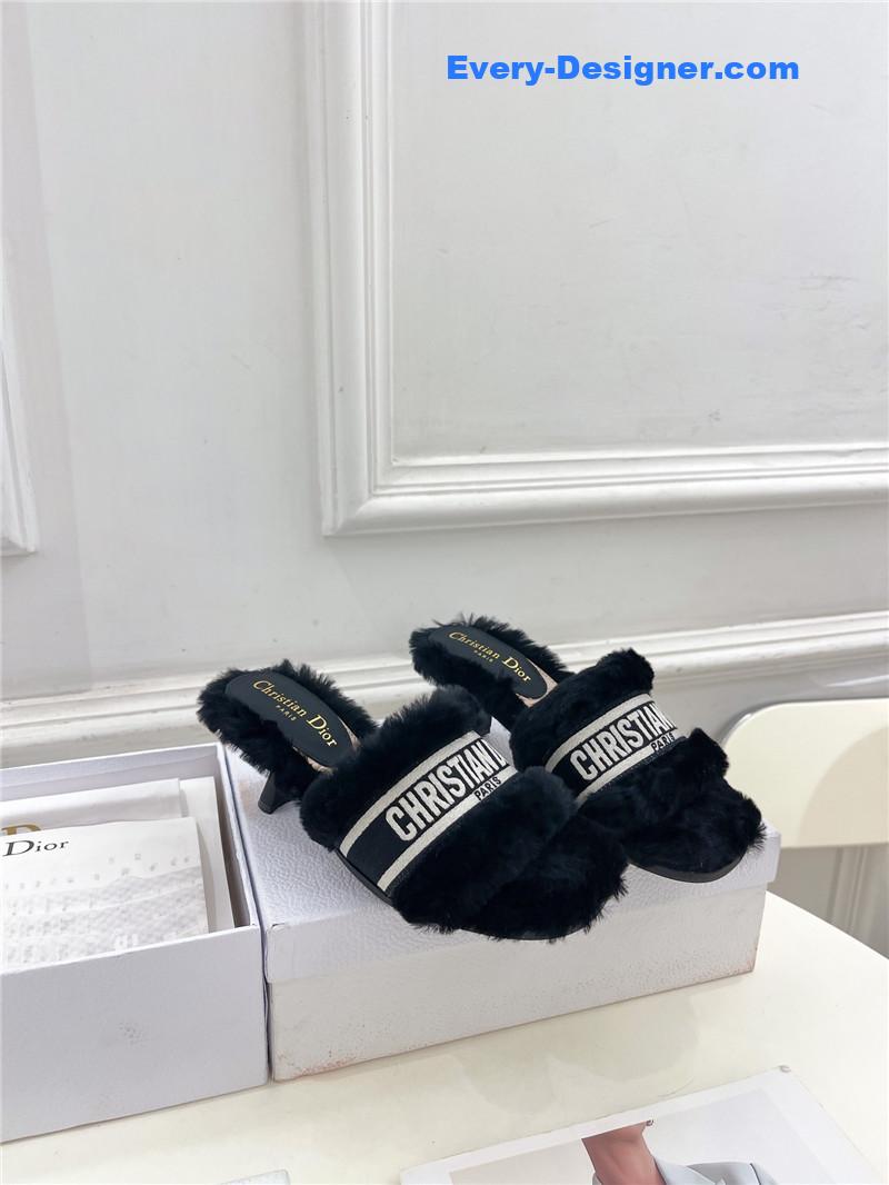 D10r classic embroidered wool slippers