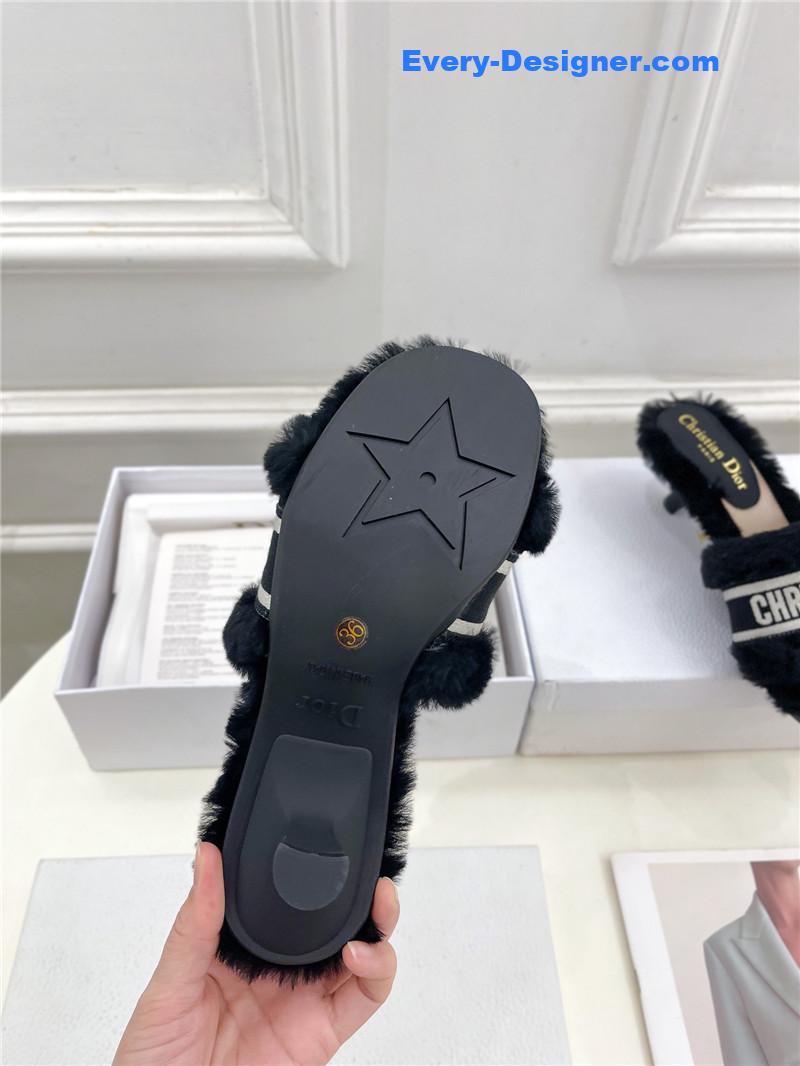 D10r classic embroidered wool slippers