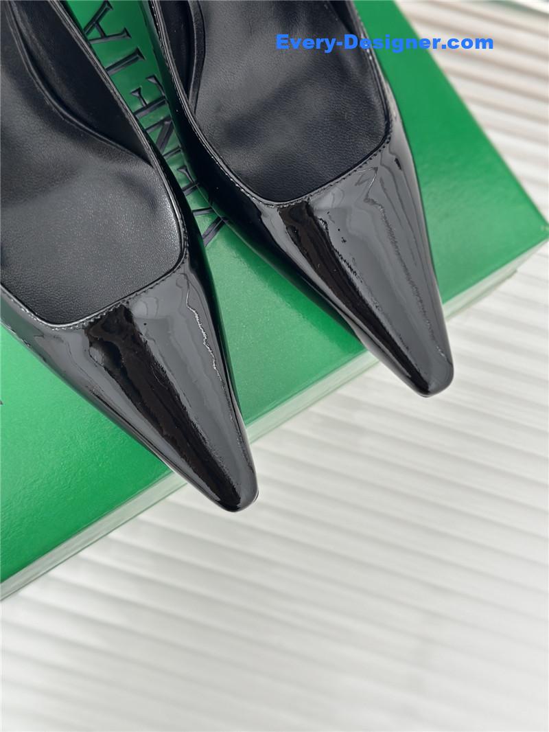 The R0w new stiletto pointed toe high heels