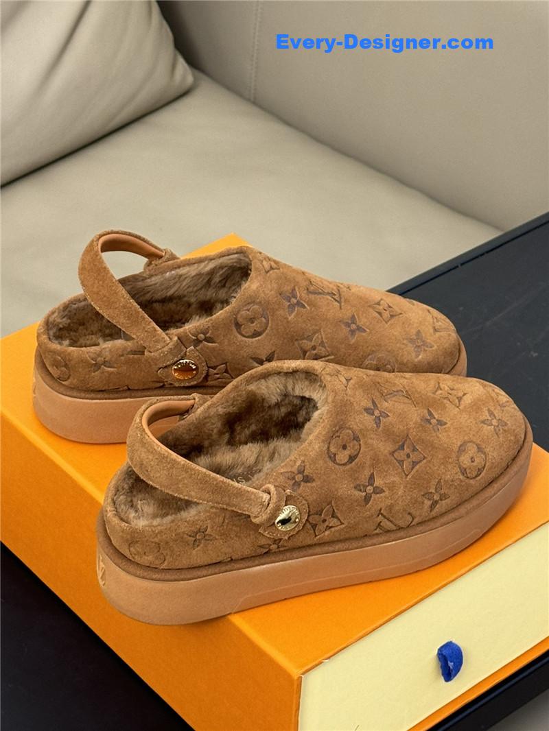 l0vis Vvtt0n lv platform slippers