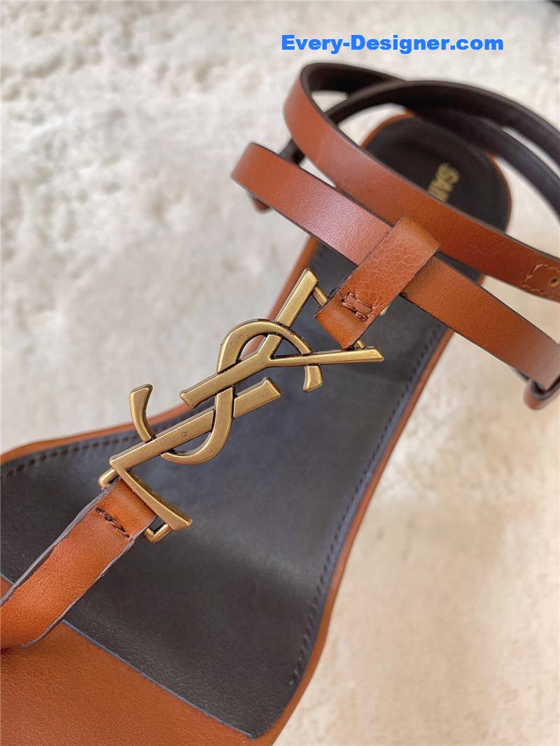 Y51 kitten heel sandals