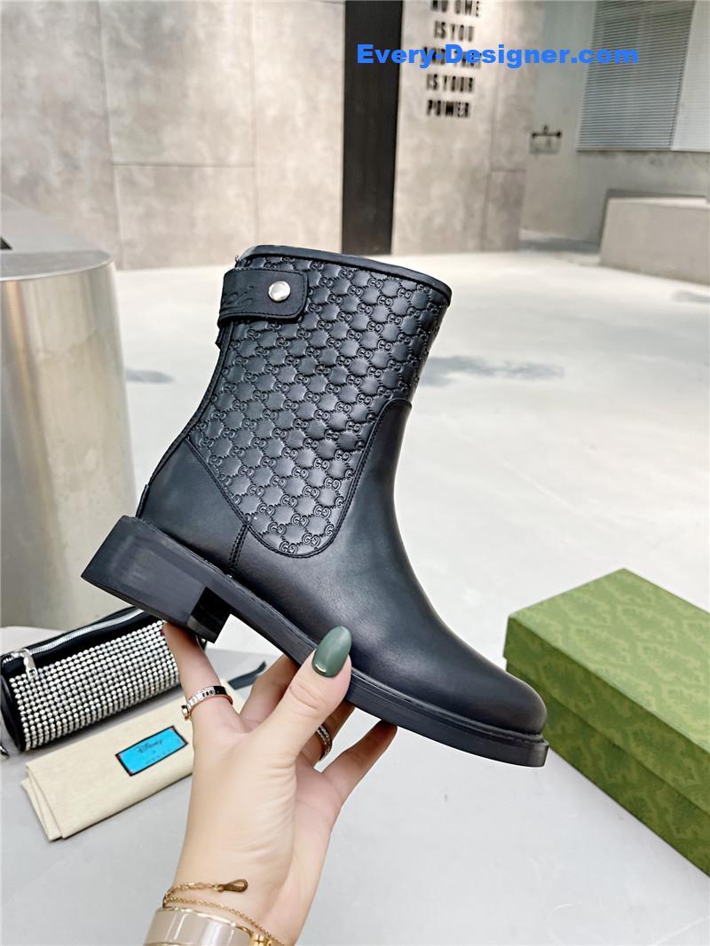 Gvc*1 black leather microGvc*1ssima ankle boots