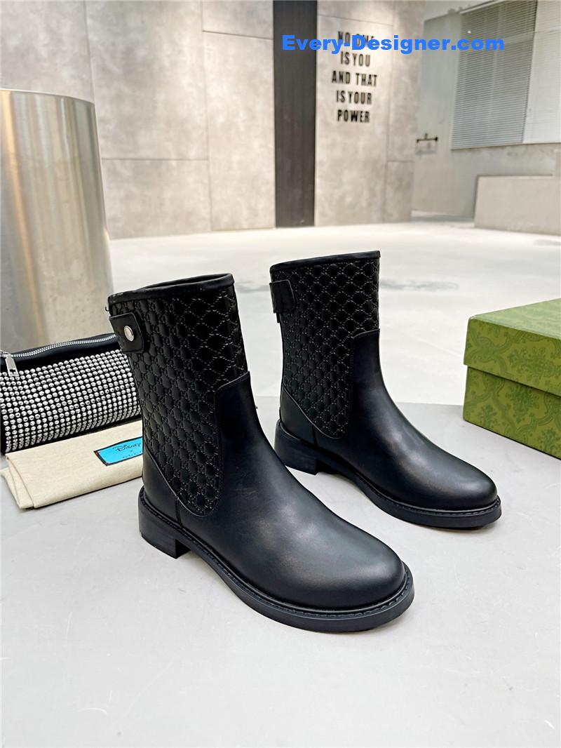 Gvc*1 black leather microGvc*1ssima ankle boots