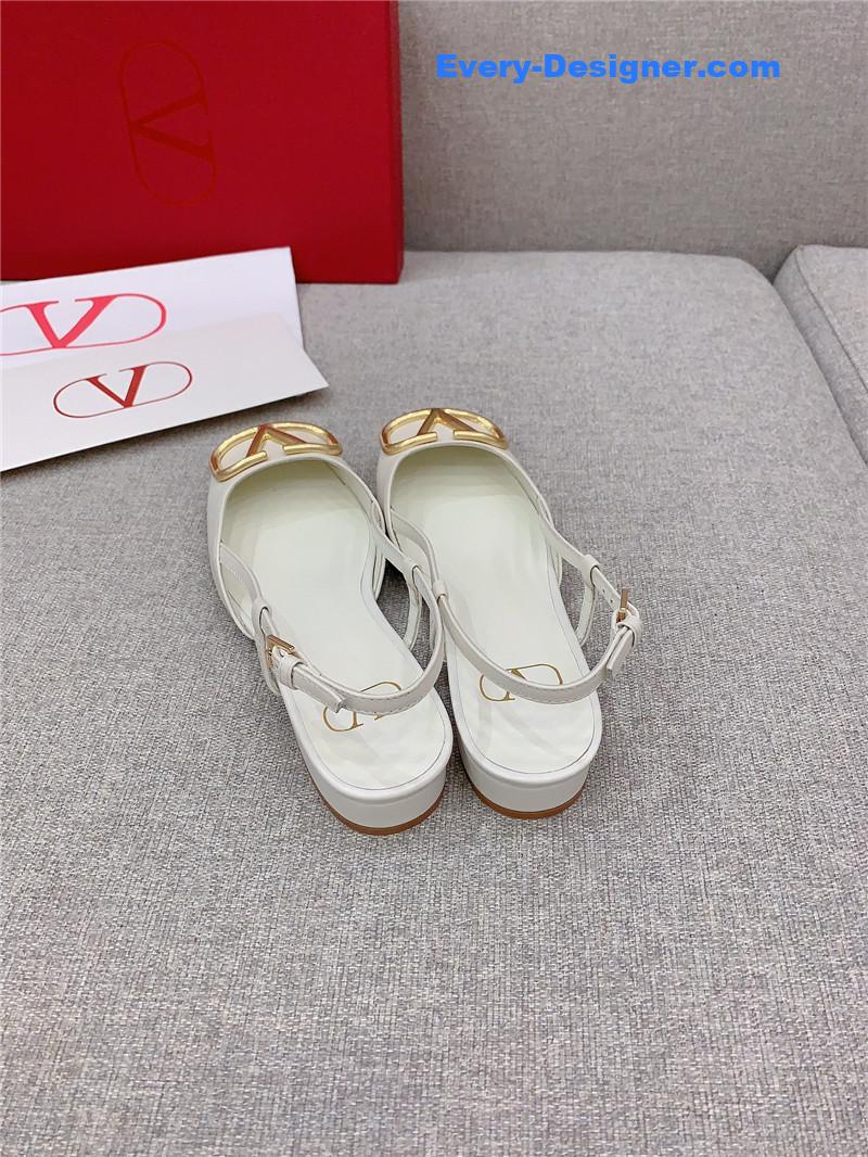 Va1e*ntin0 new square toe low heel shoes