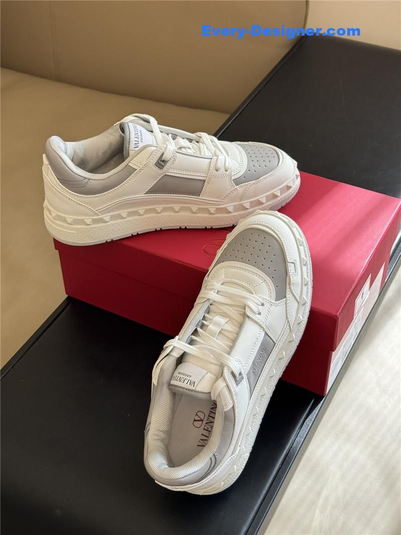 Va1e*ntin0 couple sneakers