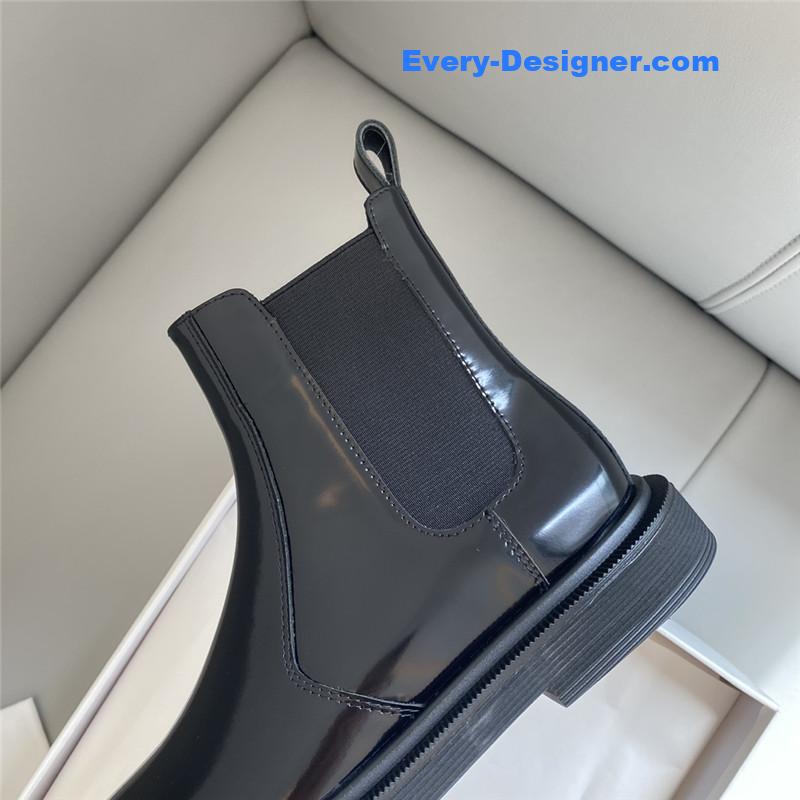 The R0w black elastic ranger chelsea boots