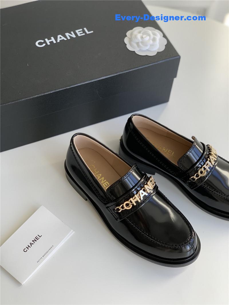Ch**el classic letter chain loafers