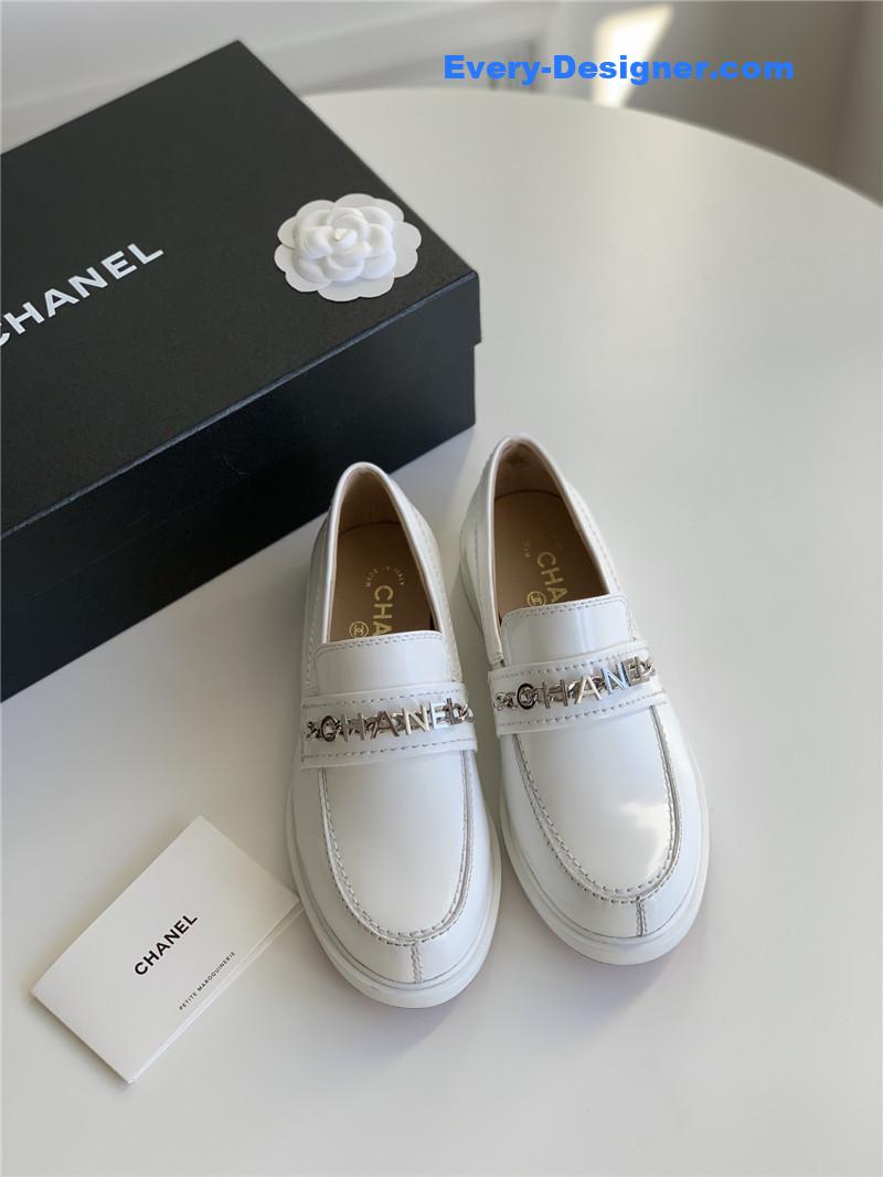 Ch**el classic letter chain loafers