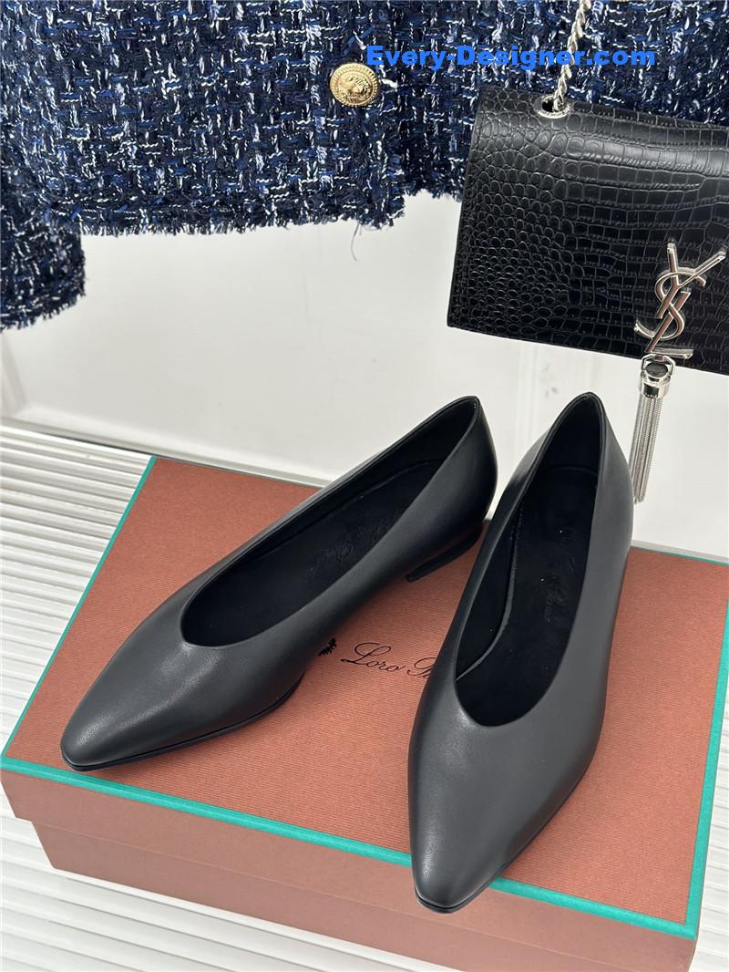 L0r0 P1ana retro witch flats