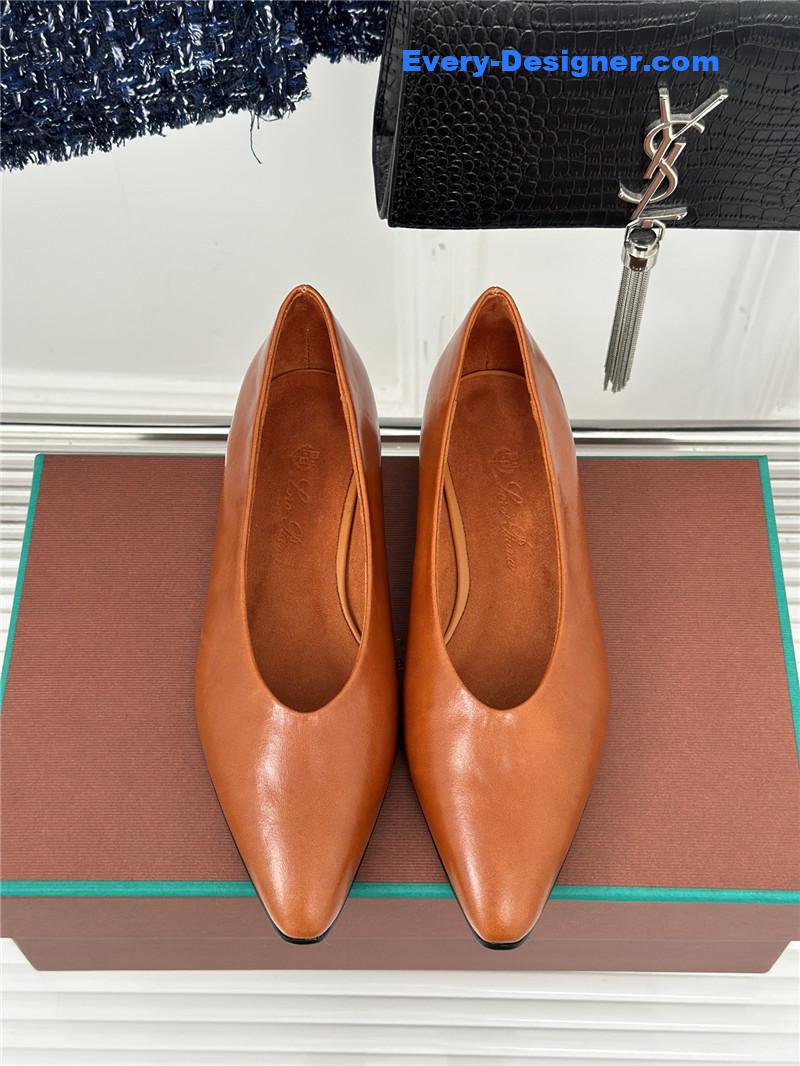 L0r0 P1ana retro witch flats