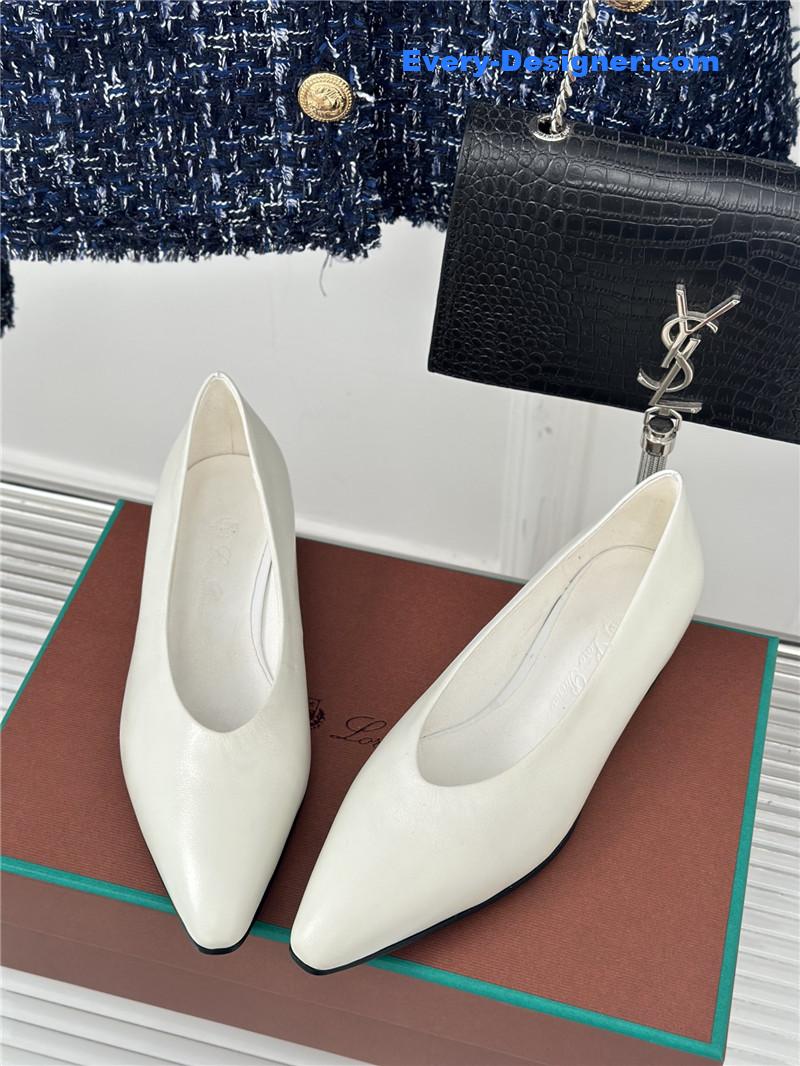 L0r0 P1ana retro witch flats