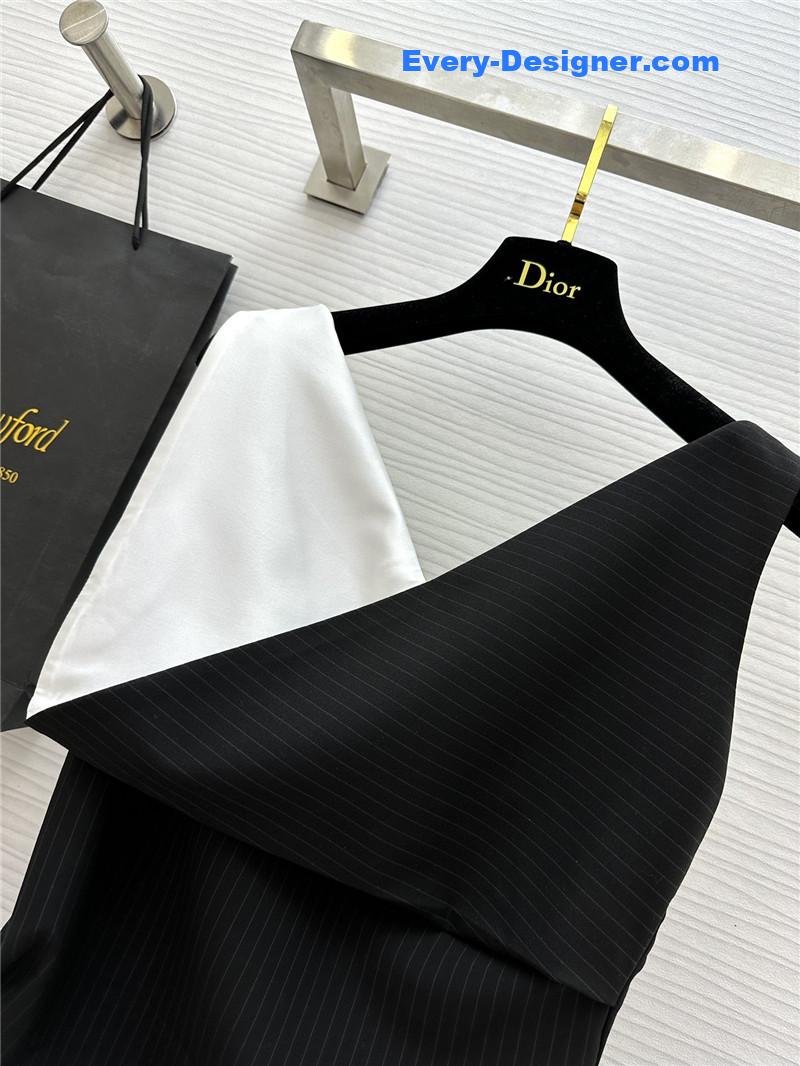 a1exa*der Mcqv*en v-neck waist dress replica d&g clothing