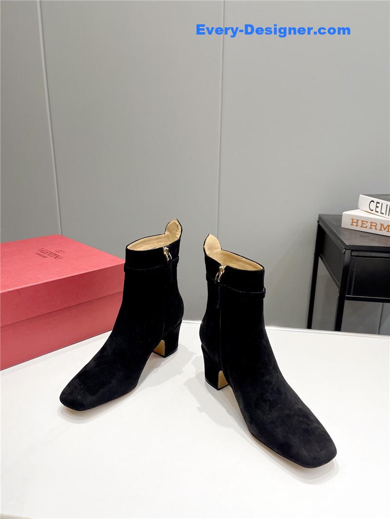 Va1e*ntin0 garavani 60mm suede ankle boots