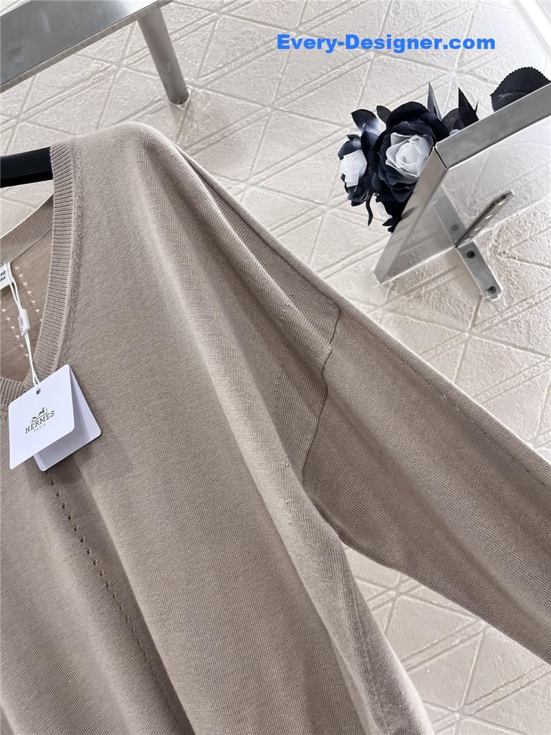H**me5 v-neck knitted top replica clothing sites