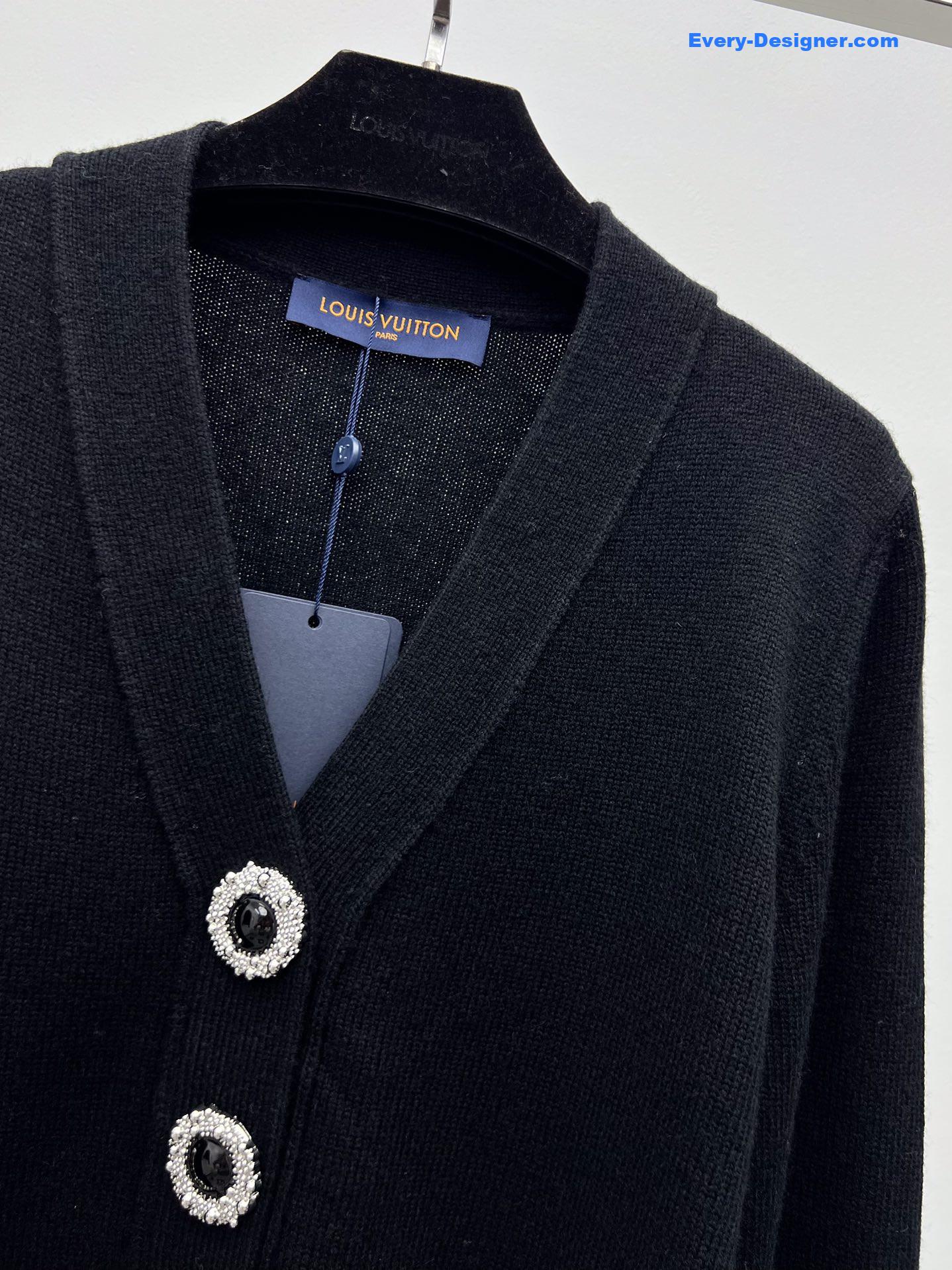 l0vis Vvtt0n jewel button cardigan in black