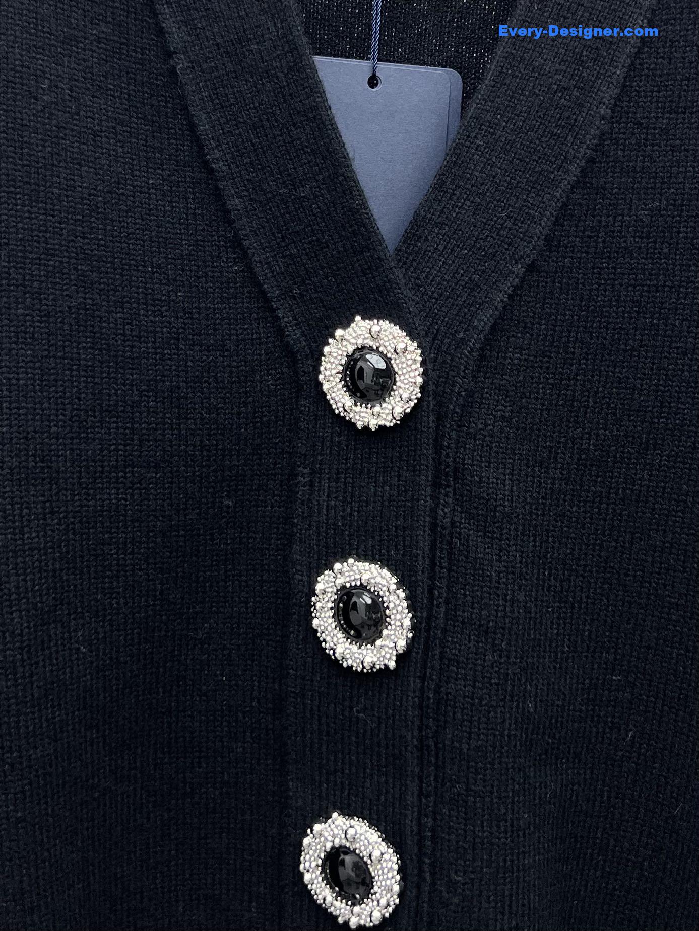 l0vis Vvtt0n jewel button cardigan in black