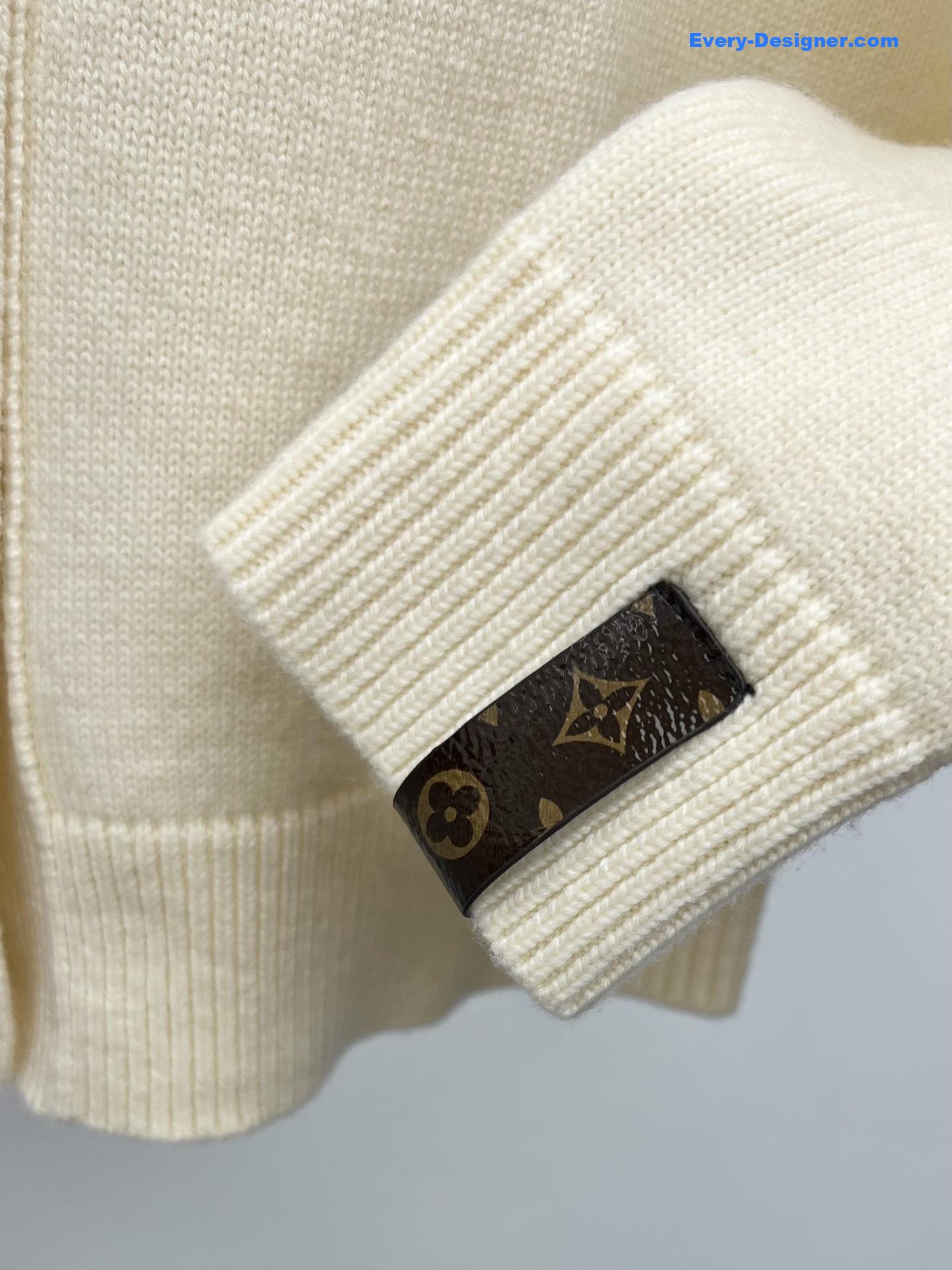 l0vis Vvtt0n ivory jewel button cardigan