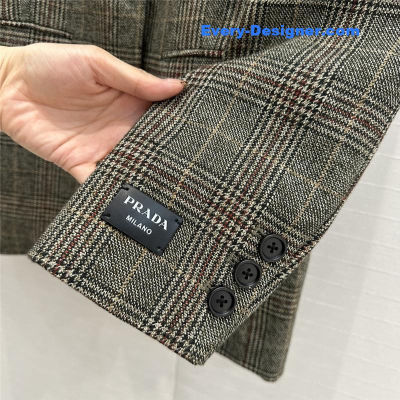Pra*a british college suit