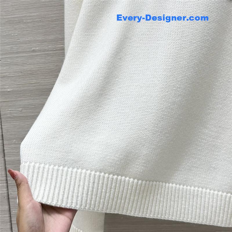 Gvc*1 white embroidered logo sweater