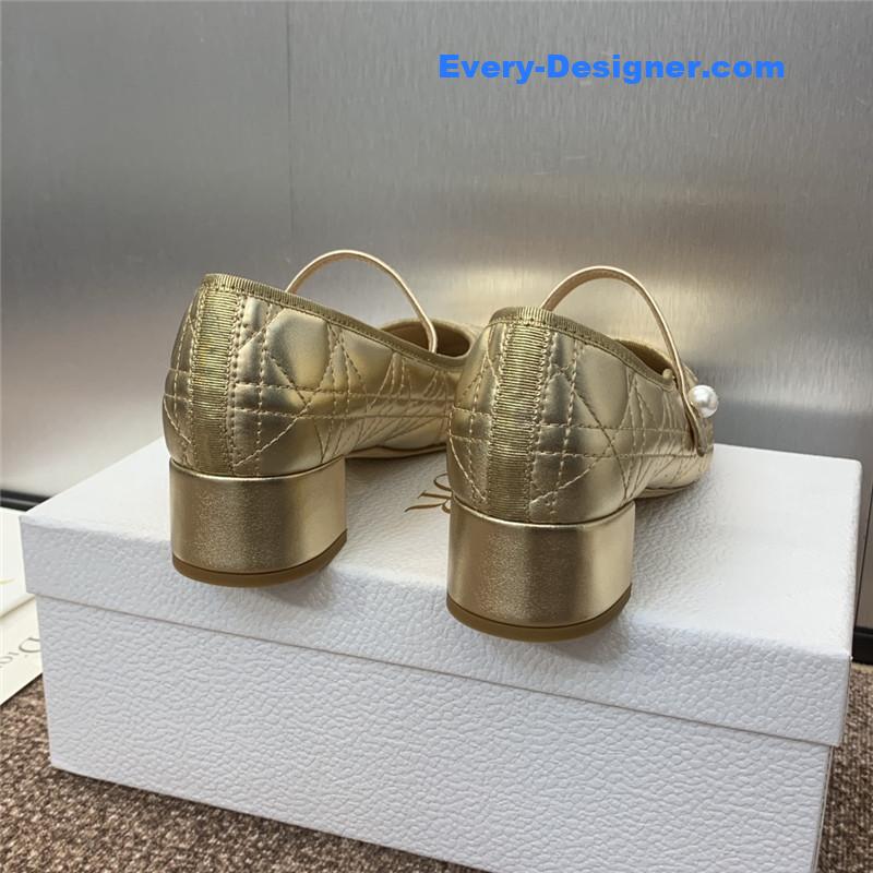 D10r ballet pump in gold quilted cannage calfskin