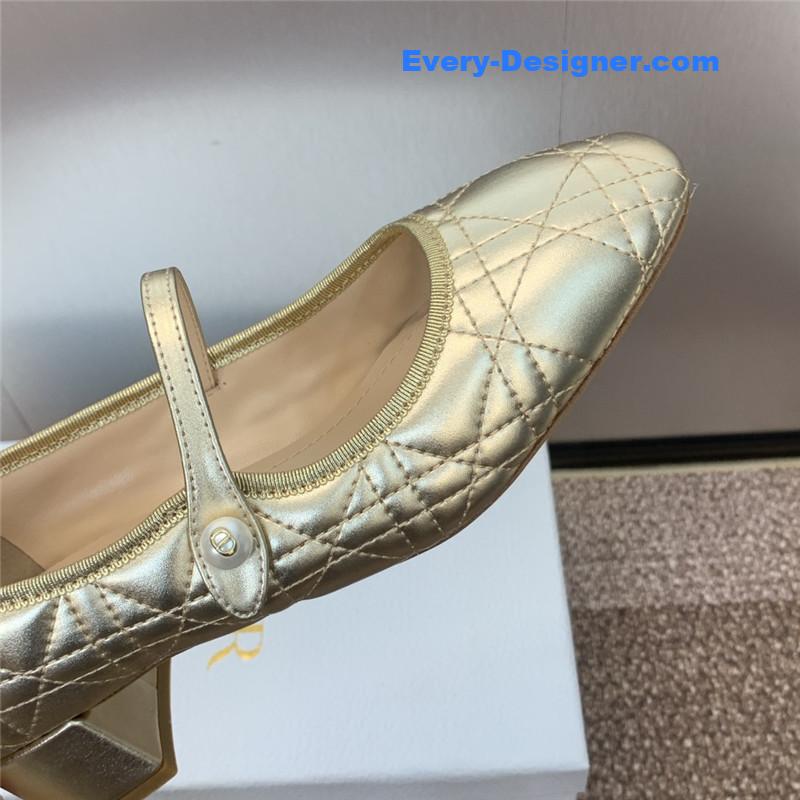 D10r ballet pump in gold quilted cannage calfskin