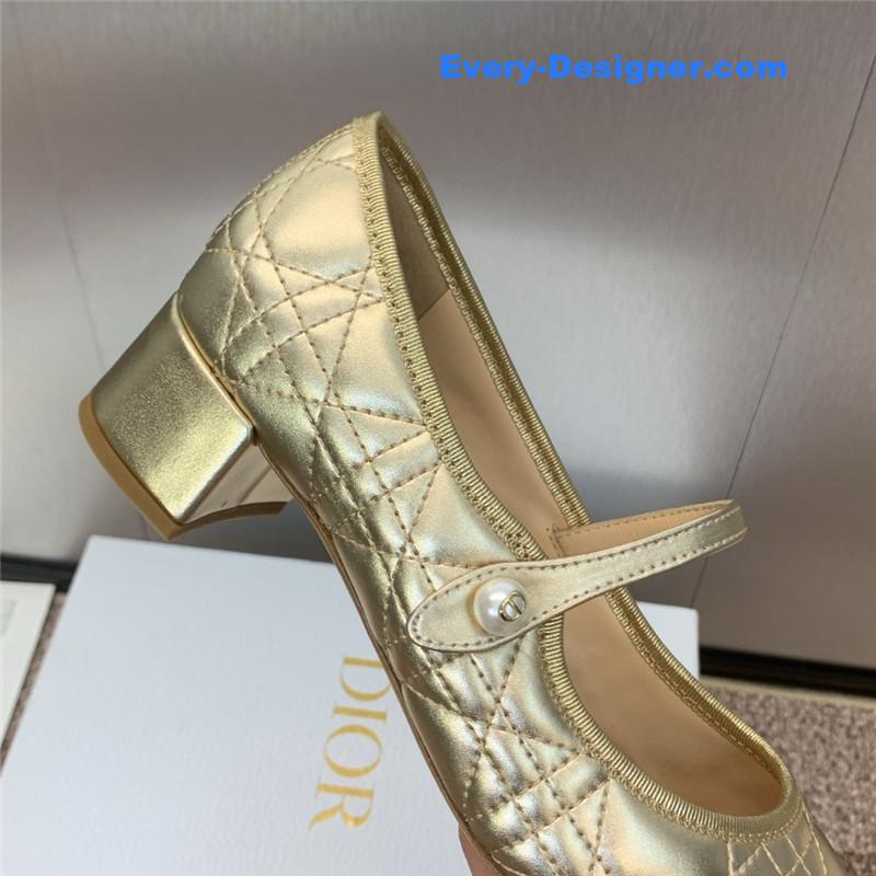 D10r ballet pump in gold quilted cannage calfskin