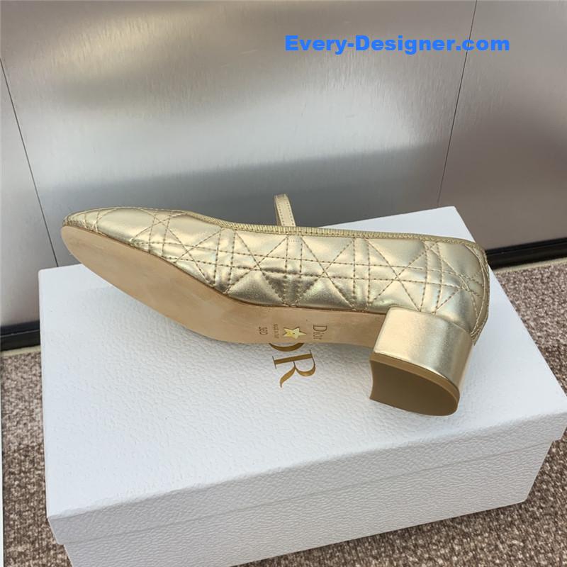 D10r ballet pump in gold quilted cannage calfskin