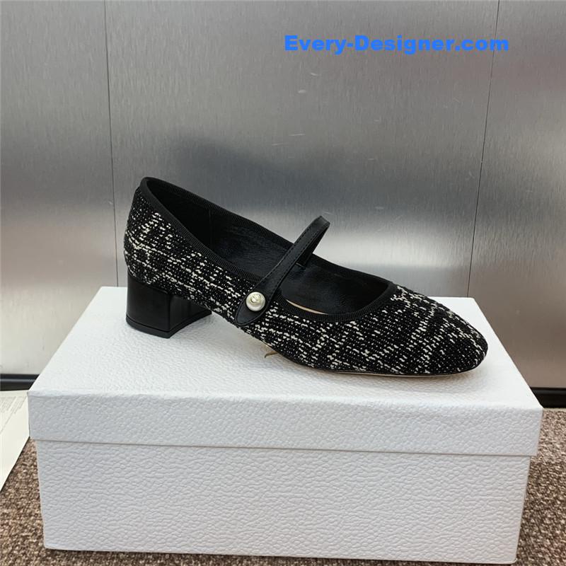 D10r ballet pump in gold cannage tweed