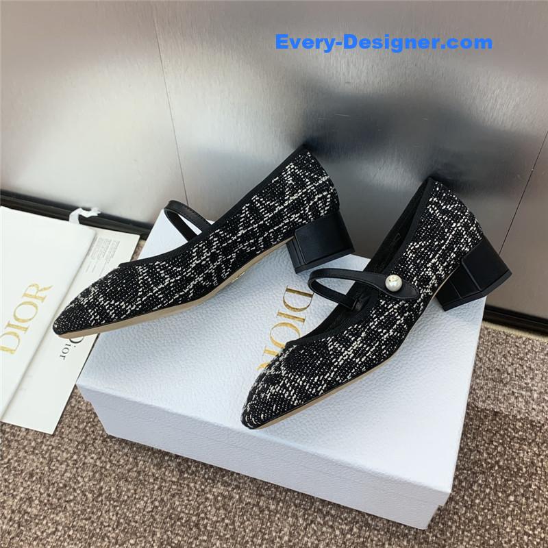 D10r ballet pump in gold cannage tweed