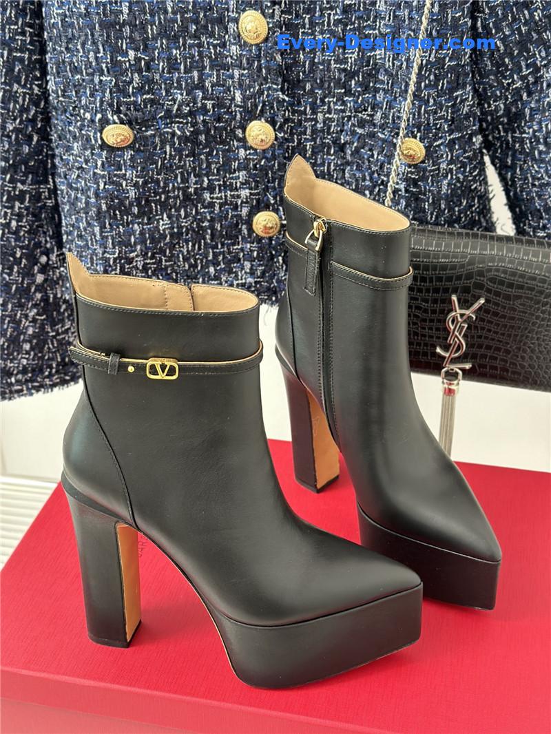 Va1e*ntin0 garavani black leather heel platform booties