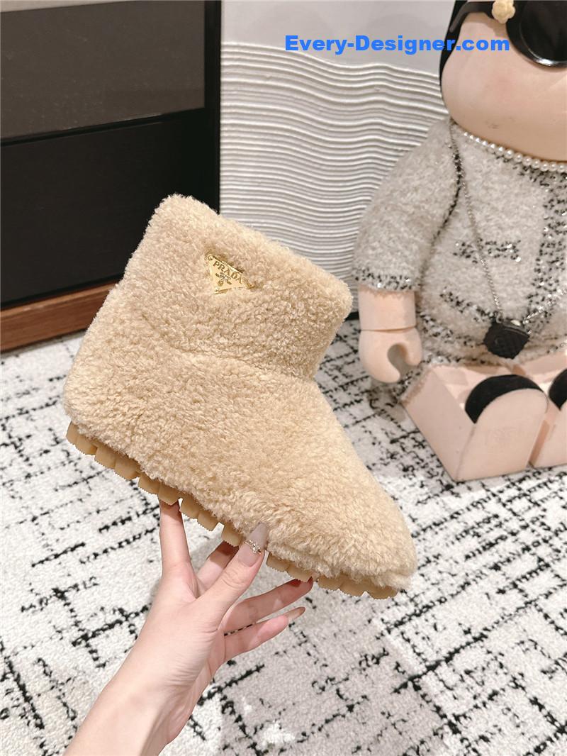 Pra*a shearling booties beige