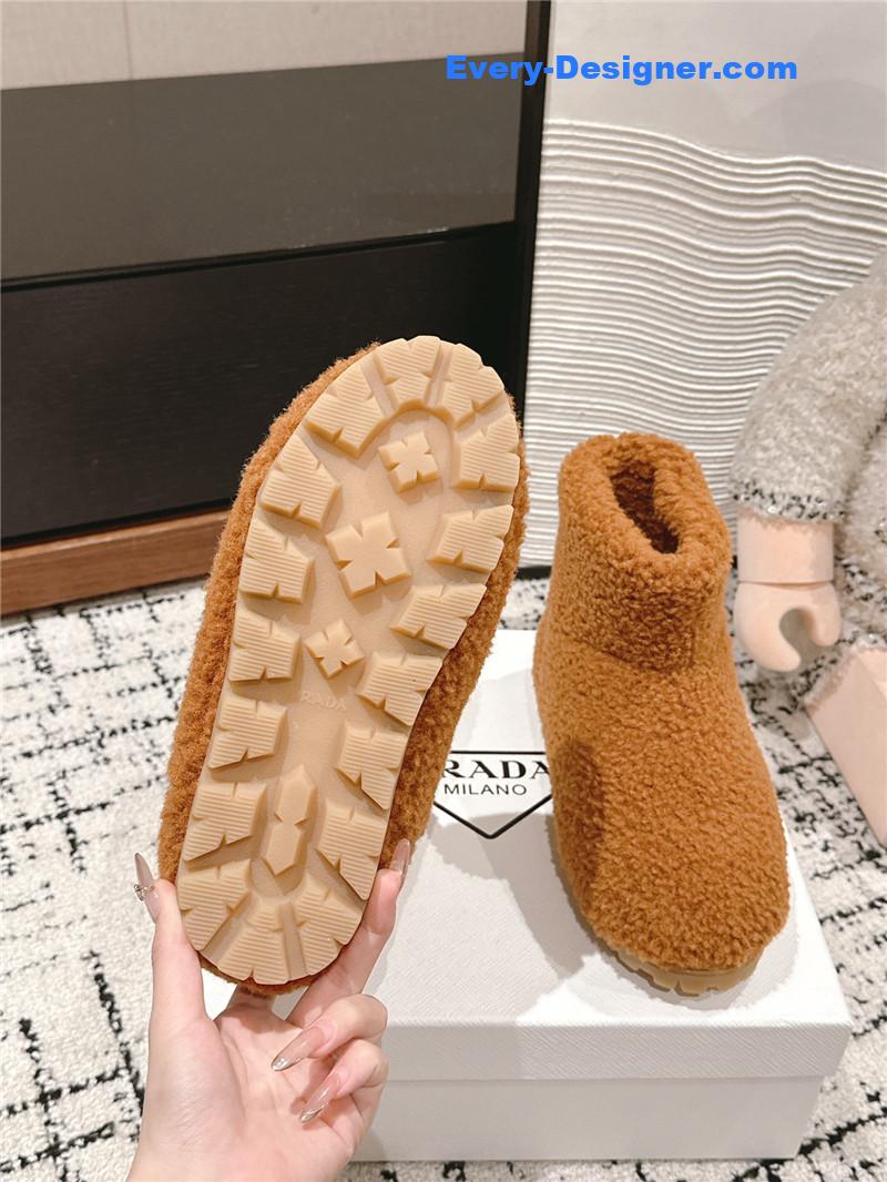 Pra*a shearling booties in brown
