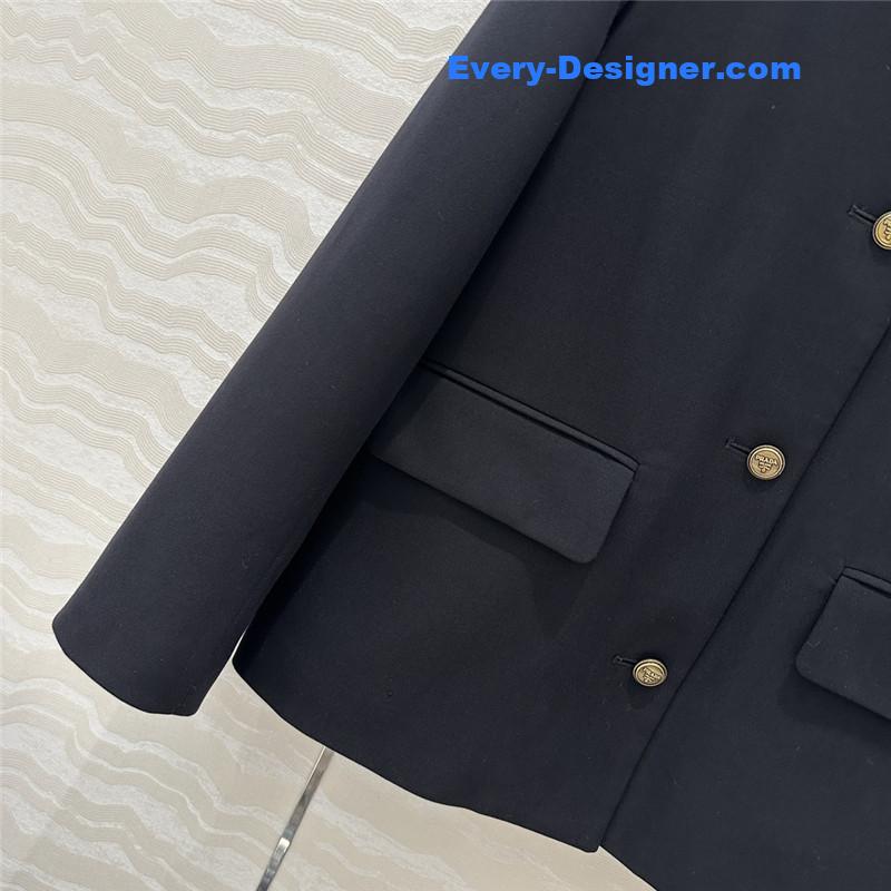 Pra*a wide shoulder suit