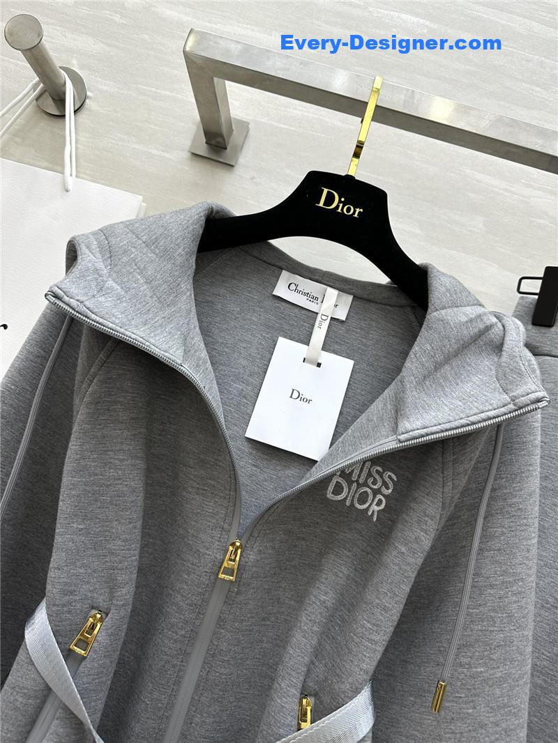 D10r sports style suit