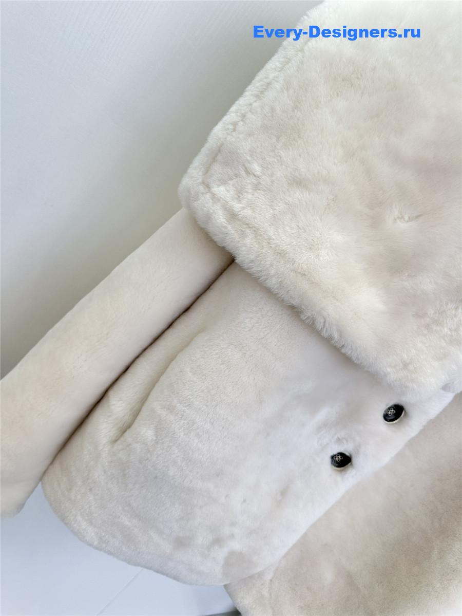 Va1e*ntin0 shearling coat