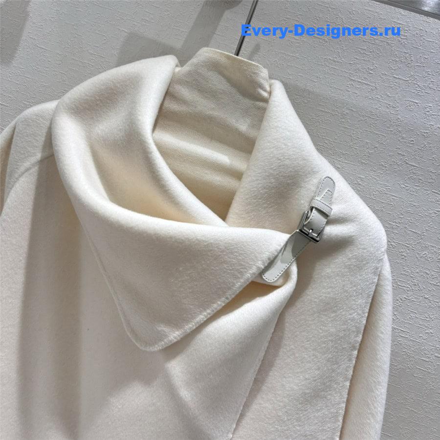 H**me5 cashmere coat with stand collar
