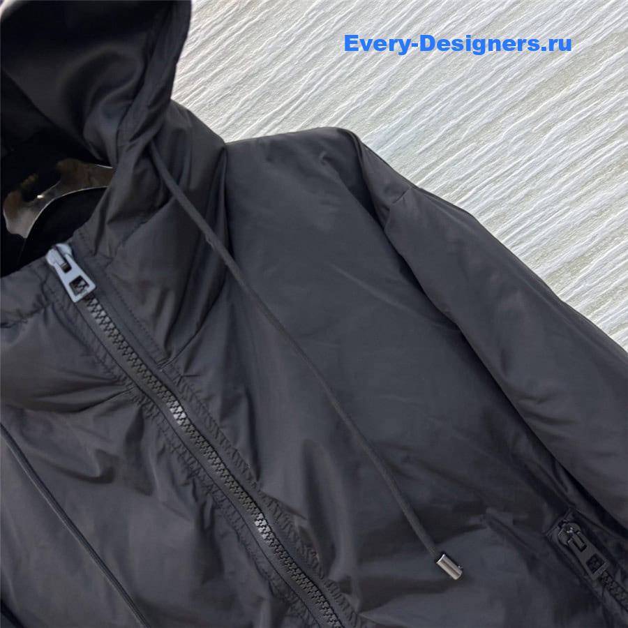 D10r hooded down jacket